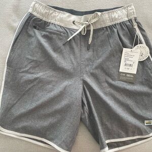 Vuori Banks Shorts men’s XS grey engineered stripe